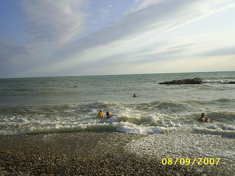 Чёрное море, на пляже в Дивноморском